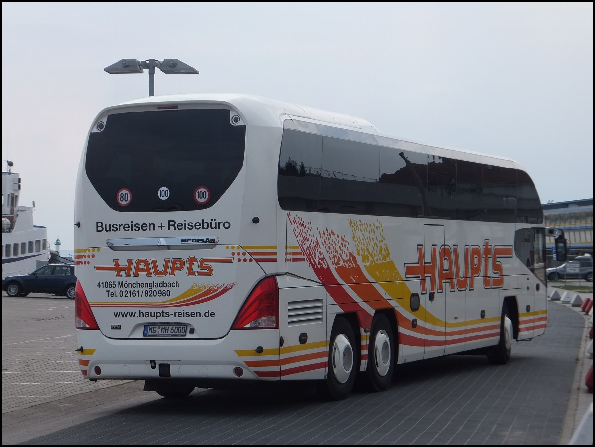 Neoplan Cityliner von Haupts aus Deutschland im Stadthafen Sassnitz.