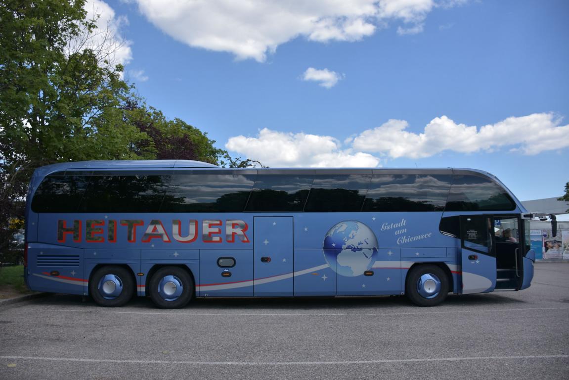 Neoplan Cityliner von HEITAUER Reisen aus der BRD in Krems.