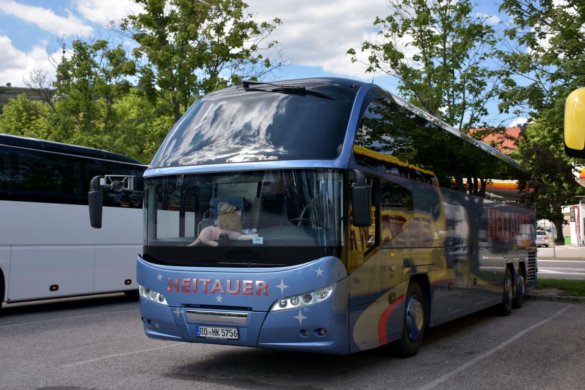 Neoplan Cityliner von HEITAUER Reisen aus der BRD in Krems.