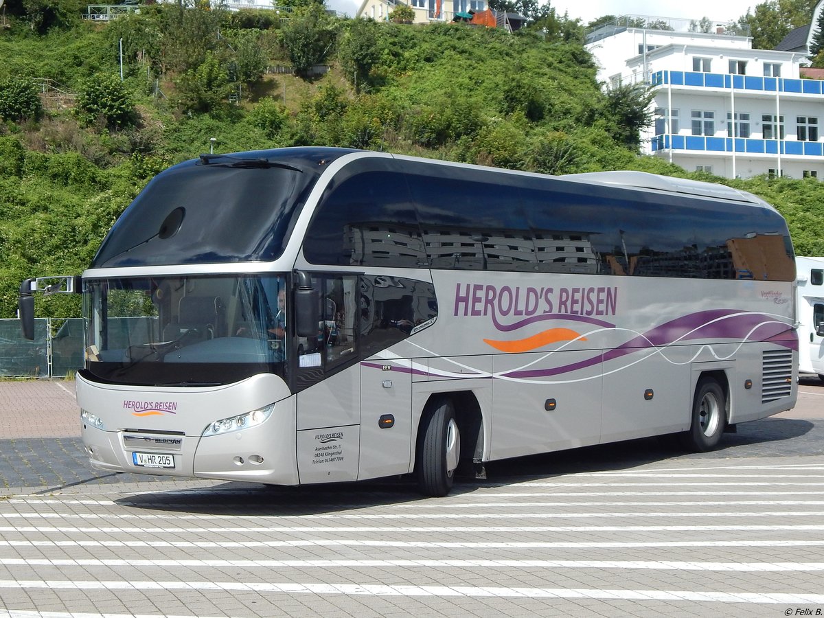 Neoplan Cityliner von Herold's Reisen aus Deutschland im Stadthafen Sassnitz.