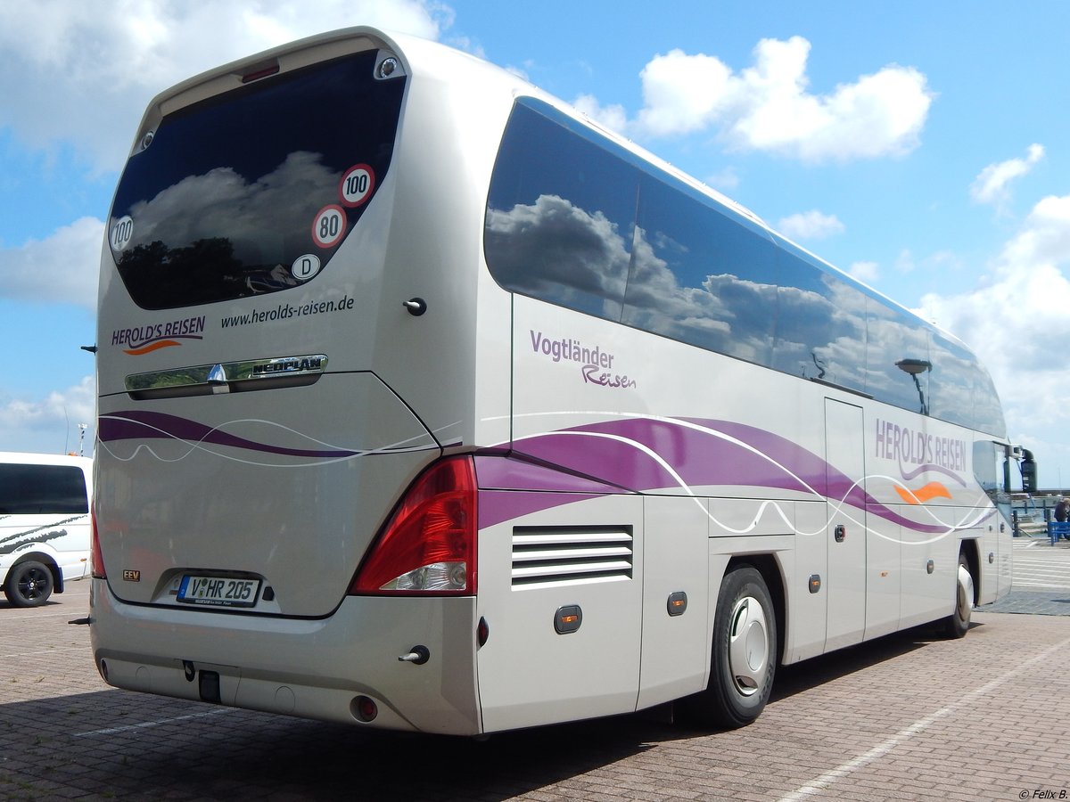 Neoplan Cityliner von Herold's Reisen aus Deutschland im Stadthafen Sassnitz.