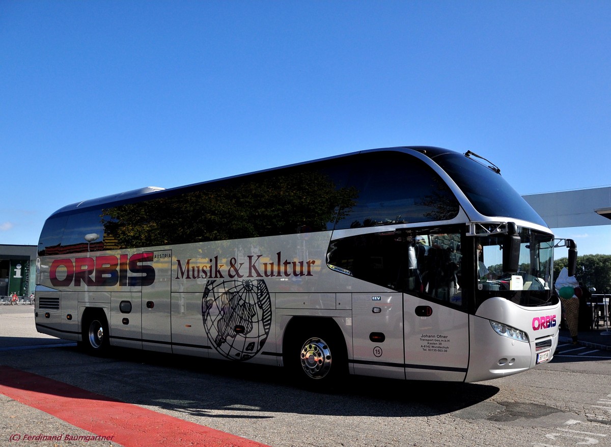 Neoplan Cityliner von Johann OFNER-ORBIS Reisen aus sterreich im Herbst 2013 in Krems.