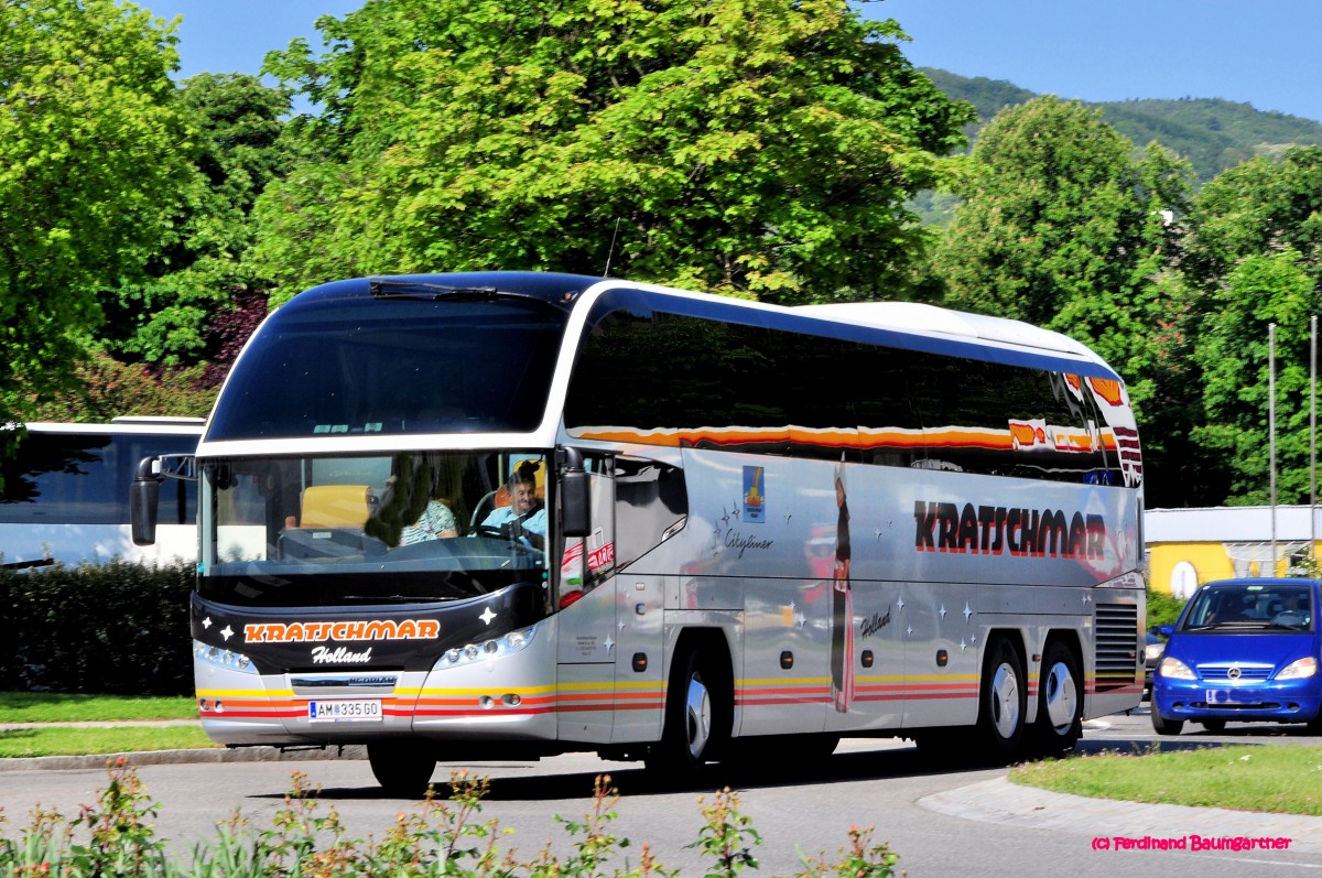 Neoplan Cityliner von Kratschmar aus sterreich am 20.Mai 2014 in Krems unterwegs.