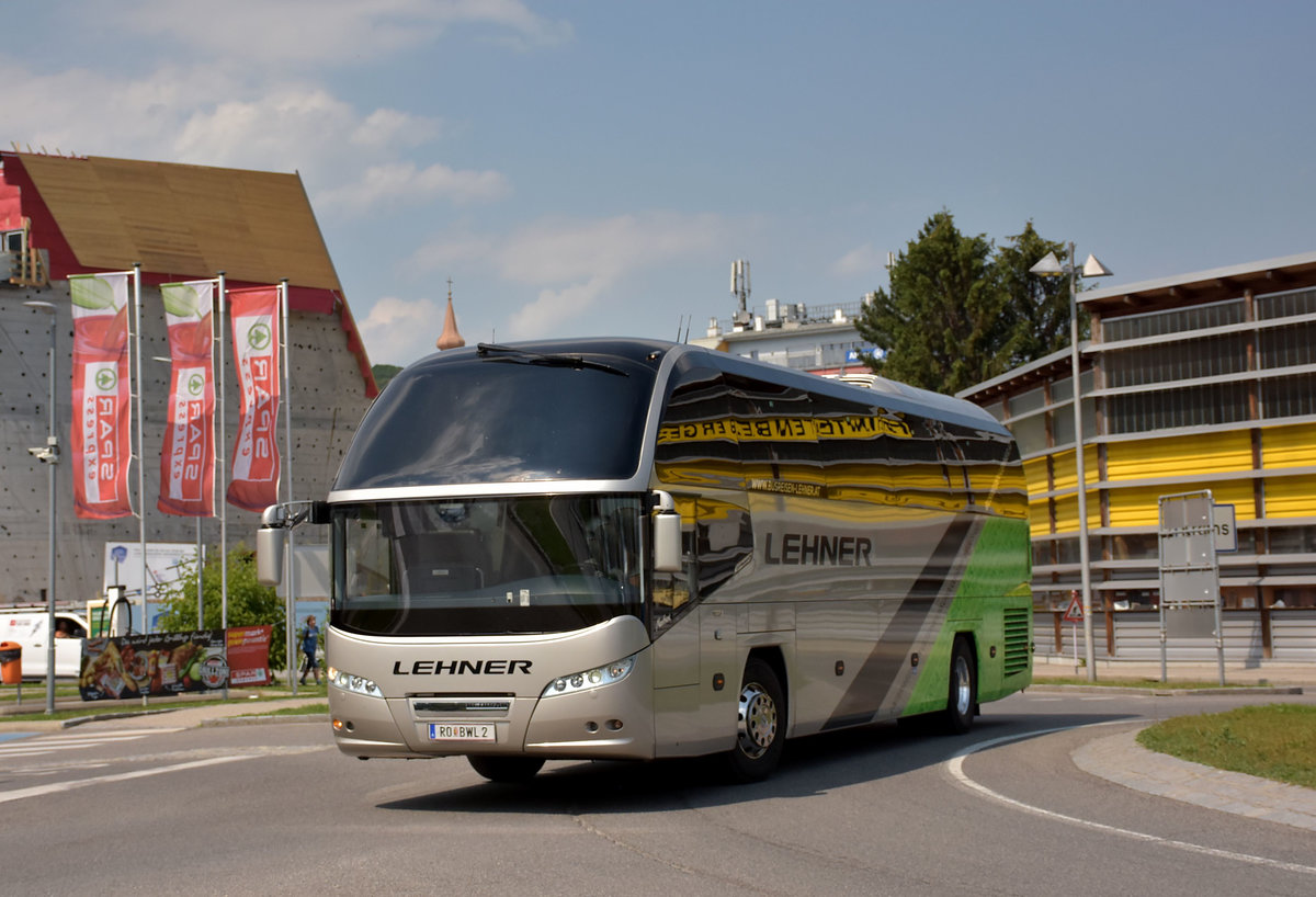 Neoplan Cityliner von LEHNER Reisen aus sterreich 2018 in Krems gesehen.