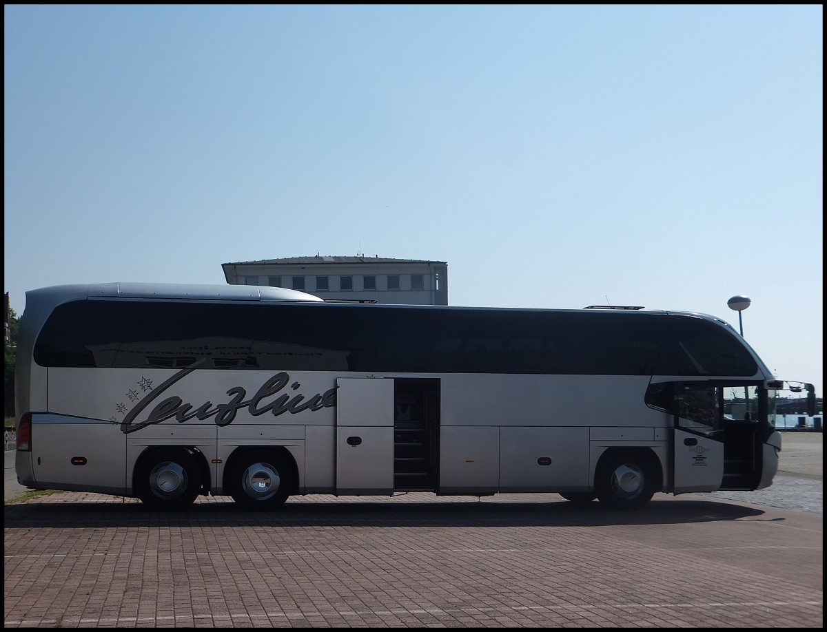 Neoplan Cityliner von Lenzliner aus Deutschland im Stadthafen in Sassnitz.