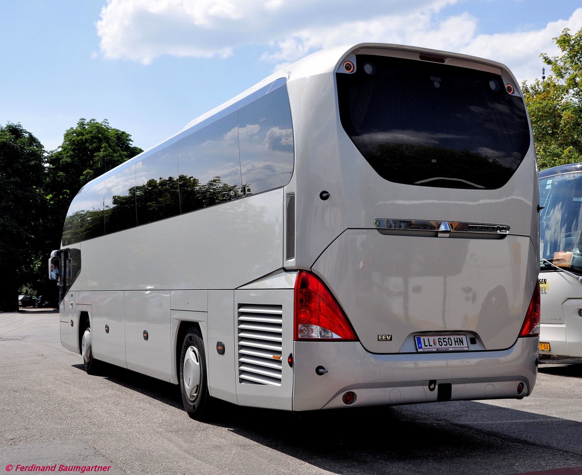 NEOPLAN CITYLINER von LITZLBAUER Clubreisen/sterreich im Juli 2013 in Krems gesehen.