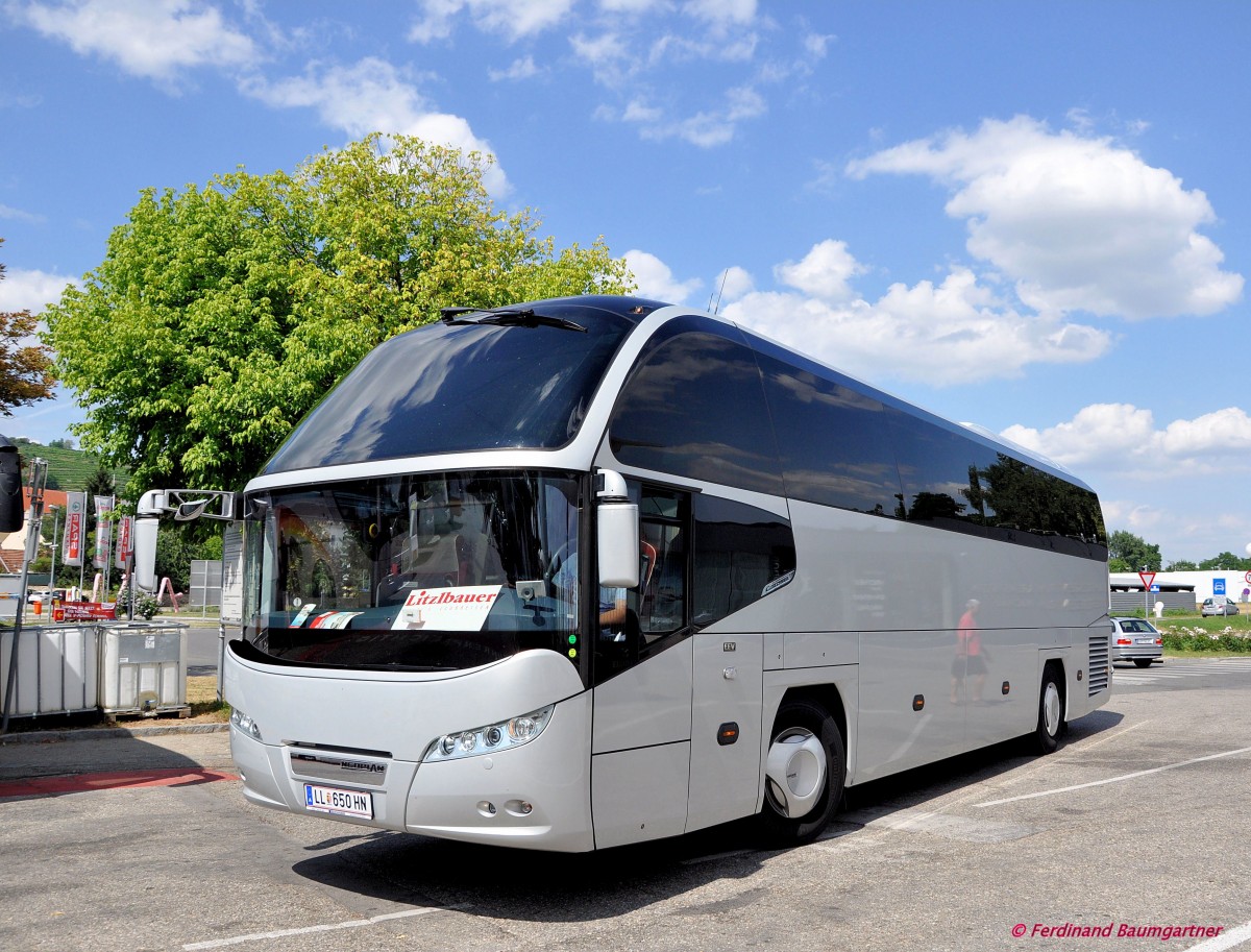 NEOPLAN CITYLINER von LITZLBAUER Clubreisen/sterreich im Juli 2013 in Krems gesehen.