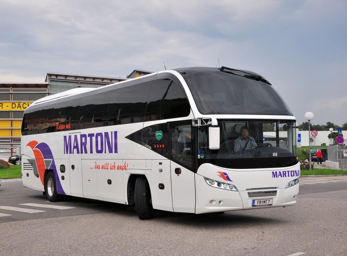 Neoplan Cityliner von Martoni Reisen aus sterreich am 20.9.2014 in Krems gesehen.