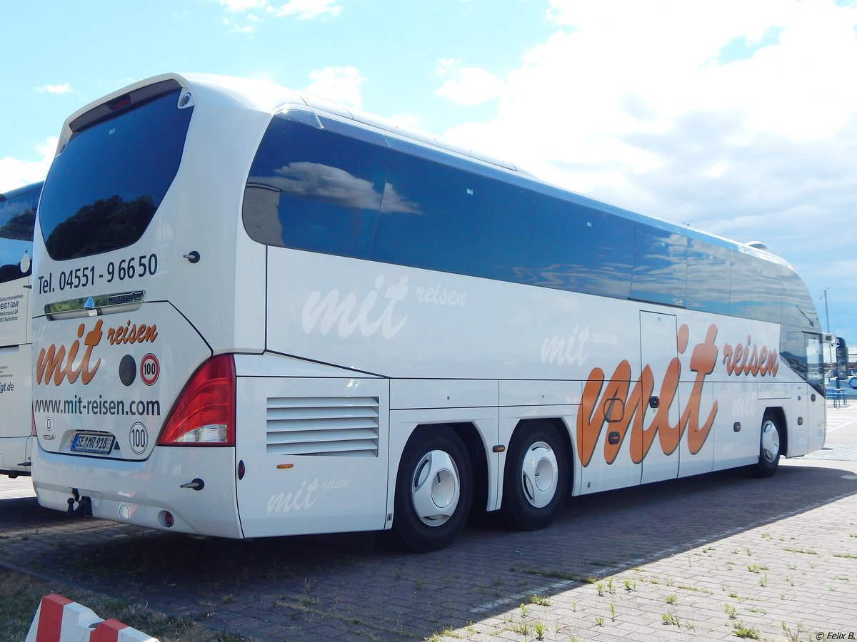 Neoplan Cityliner von mit Reisen aus Deutschland im Stadthafen Sassnitz.