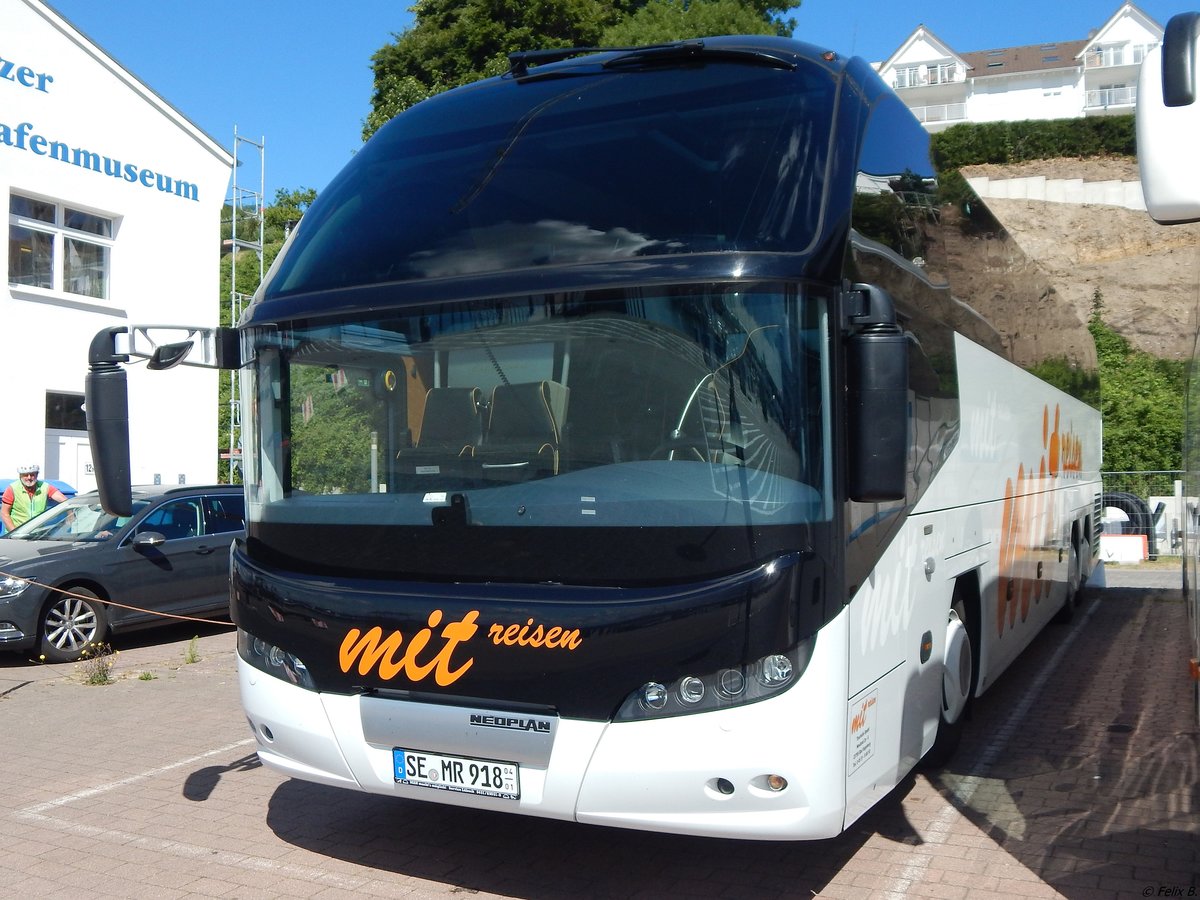 Neoplan Cityliner von mit Reisen aus Deutschland im Stadthafen Sassnitz.