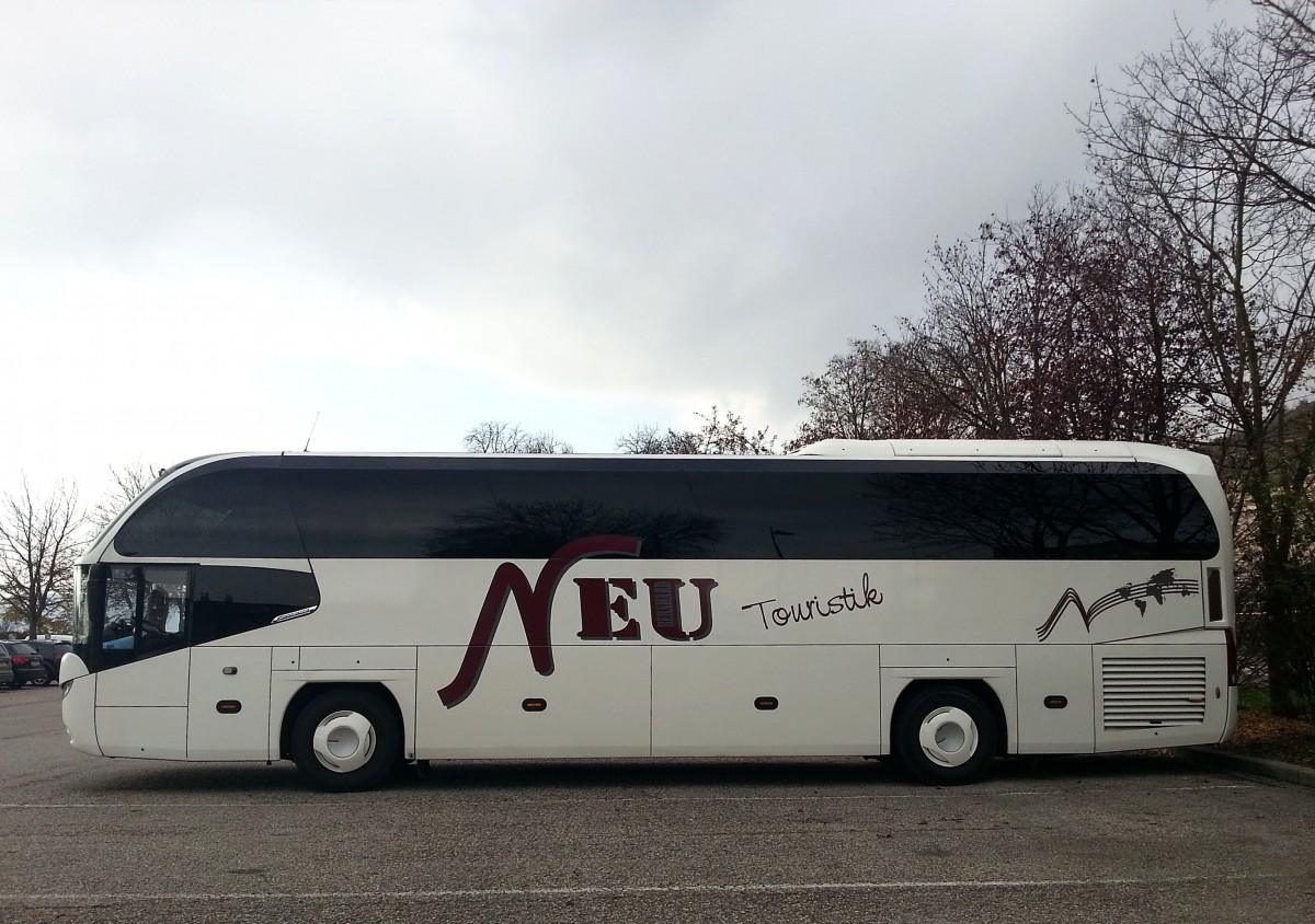 Neoplan Cityliner von der Neu Touristik aus sterreich am 16.11.2014 in Krems.