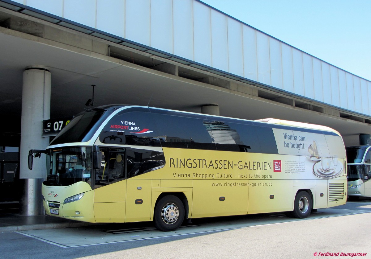 NEOPLAN CITYLINER vom Postbus BB,Vienna Airport Lines,Schwechat im Juli 2013. 