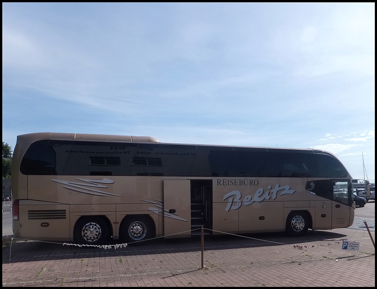 Neoplan Cityliner vom Reisebro Belitz aus Deutschland im Stadthafen Sassnitz.