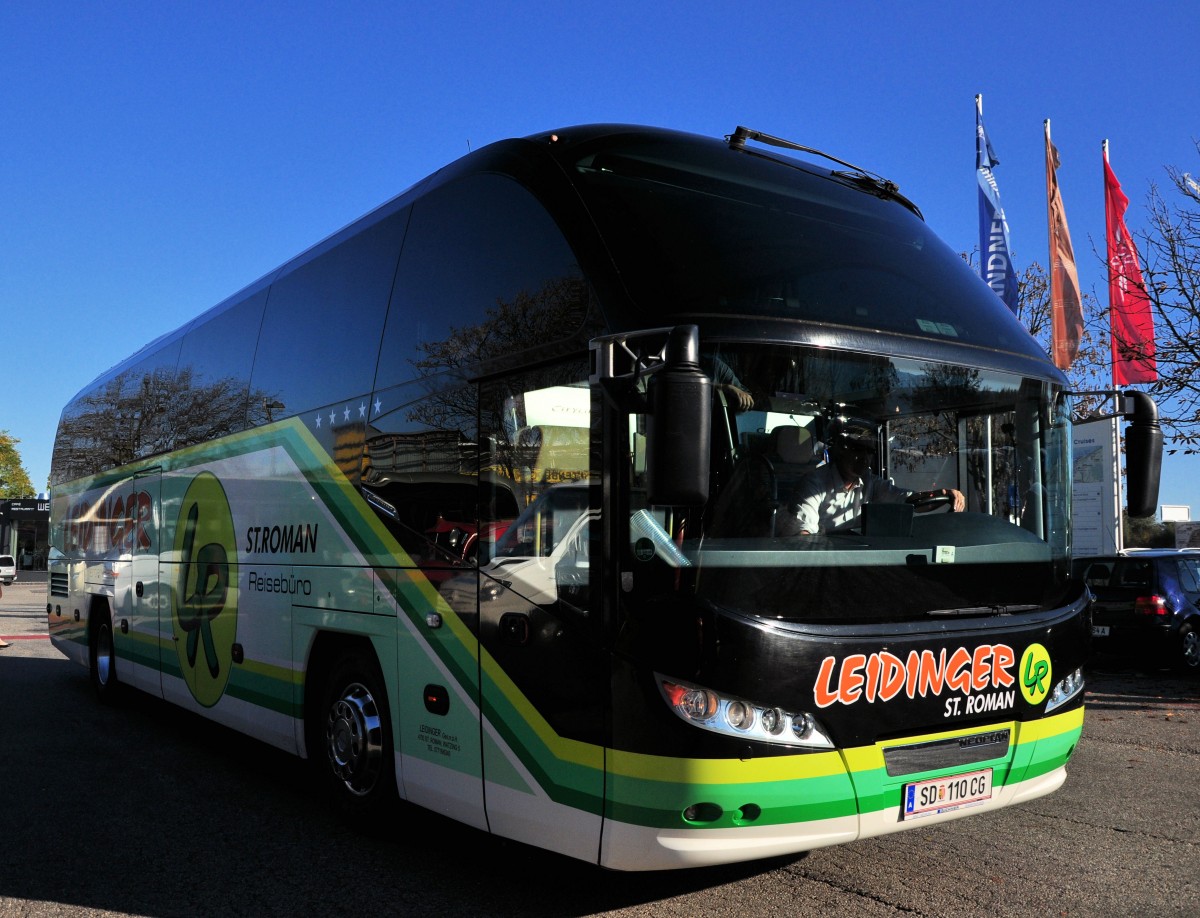 Neoplan Cityliner vom Reisebro Leidinger/sterreich im Okt.2013 in Krems.