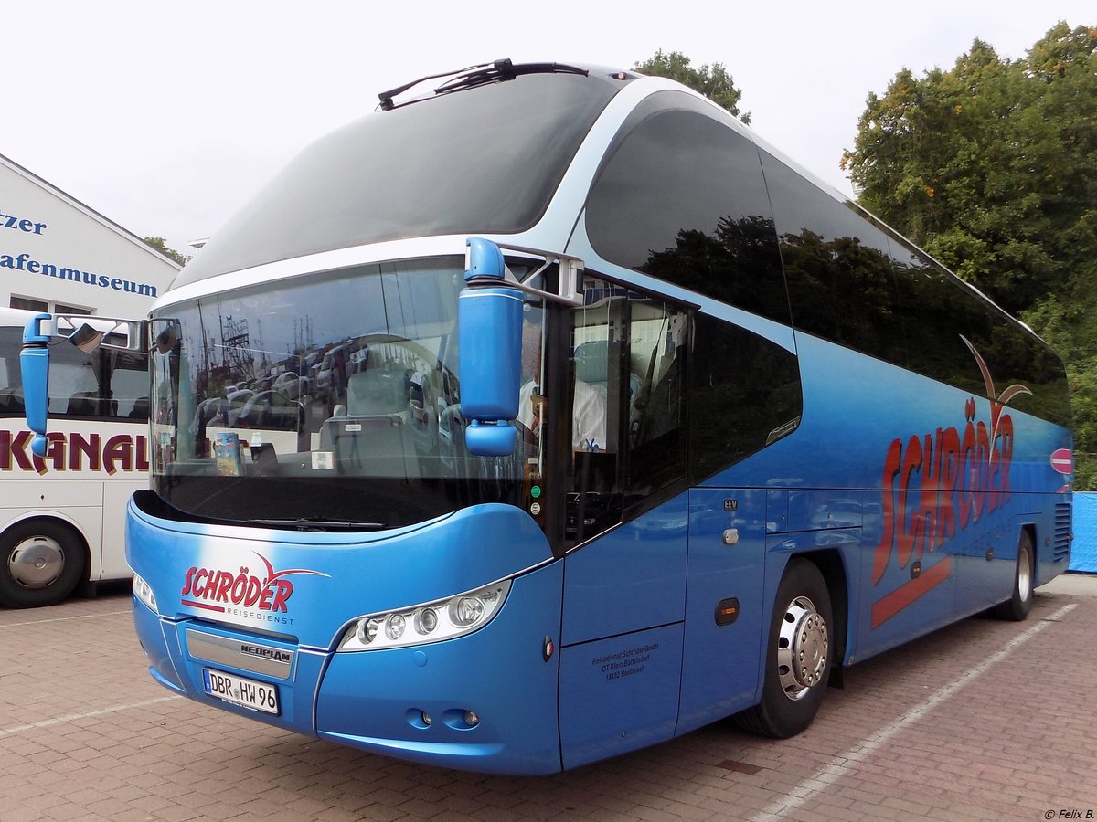 Neoplan Cityliner von Schröder aus Deutschland im Stadthafen Sassnitz.