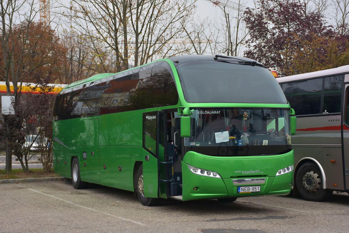 Neoplan Cityliner von Traveller21 Reisen aus Ungarn 2017 in Krems.