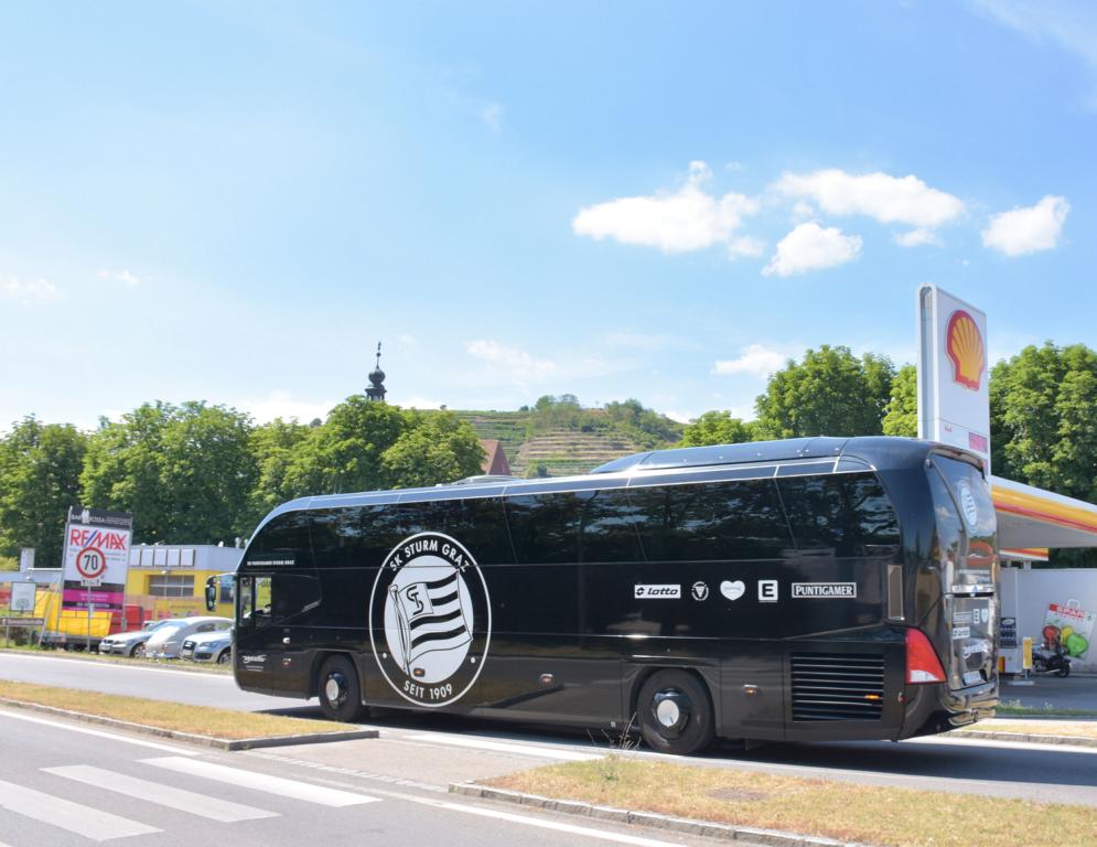 Neoplan Cityliner von Weiss Reisen aus sterreich 06/2017 in Krems.