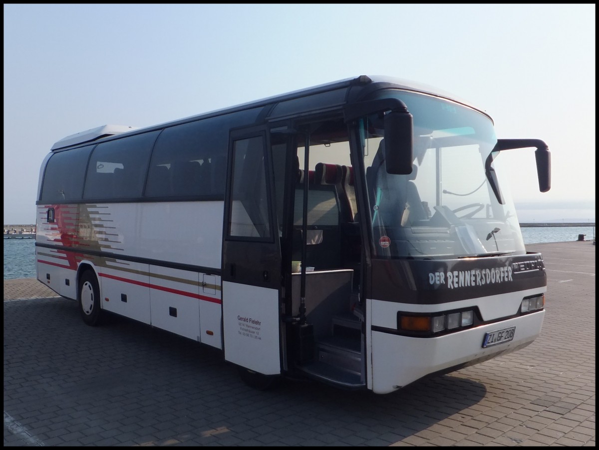 Neoplan Jetliner von Der Rennersdorfer aus Deutschland im Stadthafen Sassnitz.