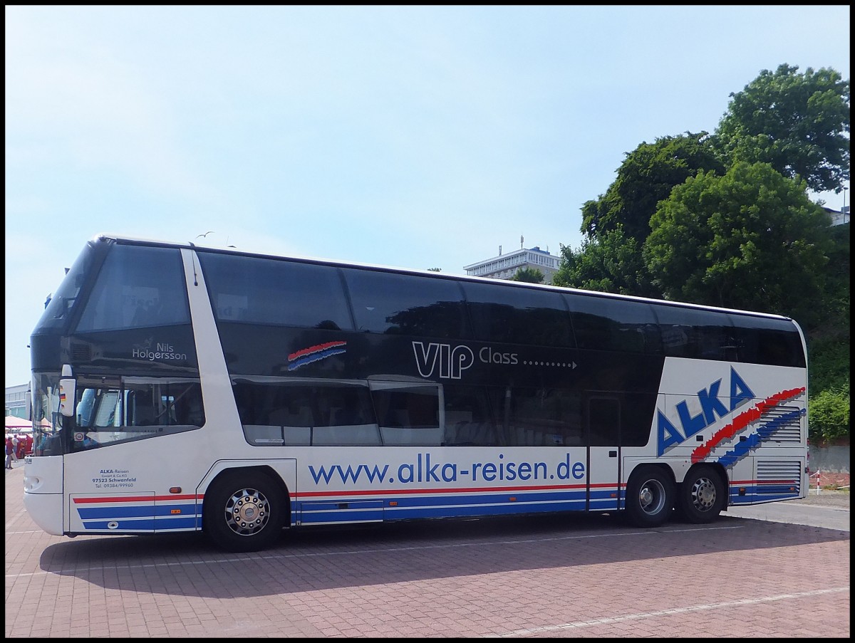 Neoplan Skyliner von Alka Reisen aus Deutschland im Stadthafen Sassnitz.