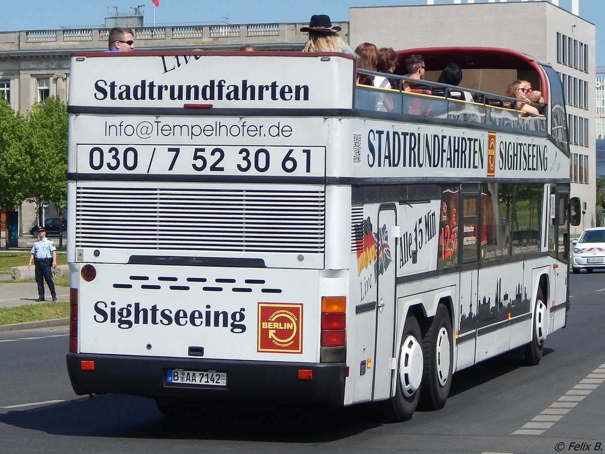 Neoplan Skyliner von Der Tempelhofer aus Deutschland in Berlin.