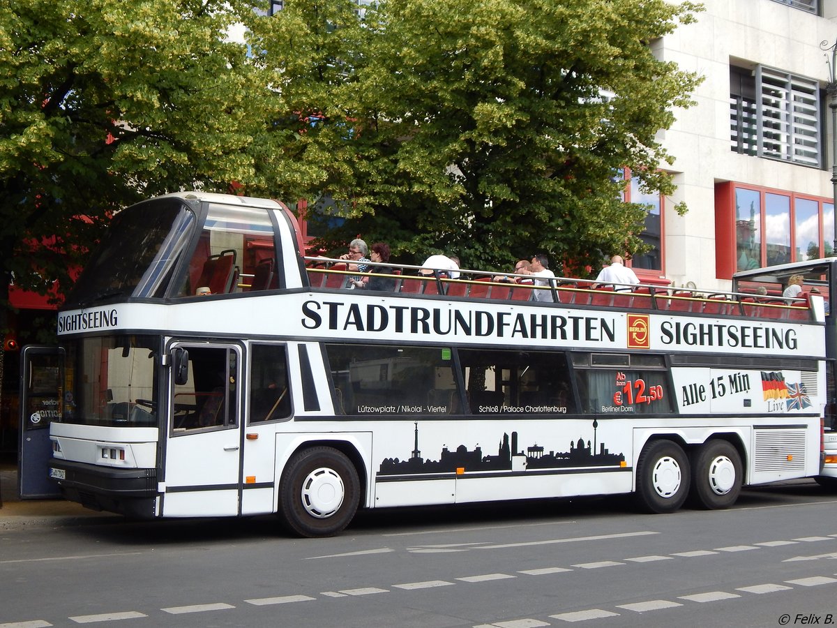 Neoplan Skyliner von Der Tempelhofer aus Deutschland in Berlin.