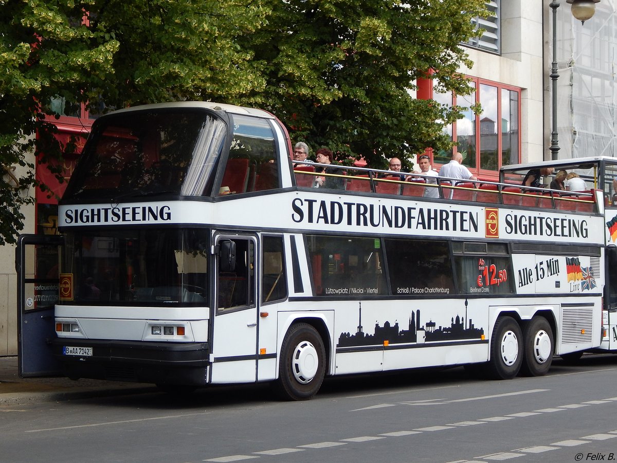 Neoplan Skyliner von Der Tempelhofer aus Deutschland in Berlin.