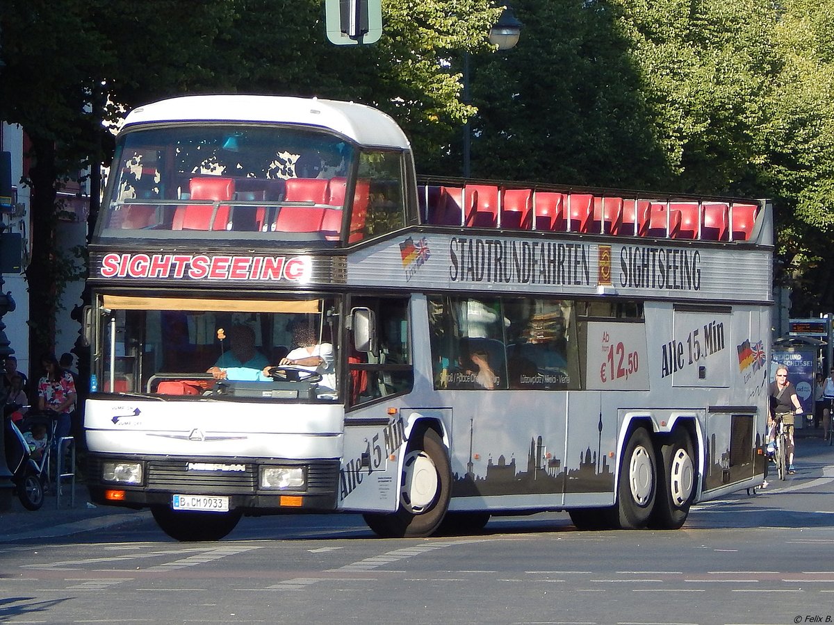 Neoplan Skyliner von Der Tempelhofer aus Deutschland in Berlin. 