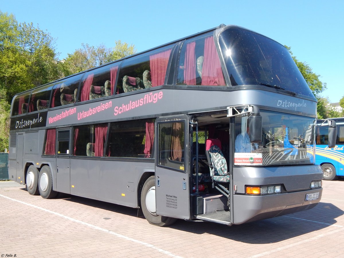 Neoplan Skyliner von Ostseeperle aus Deutschland im Stadthafen Sassnitz. 