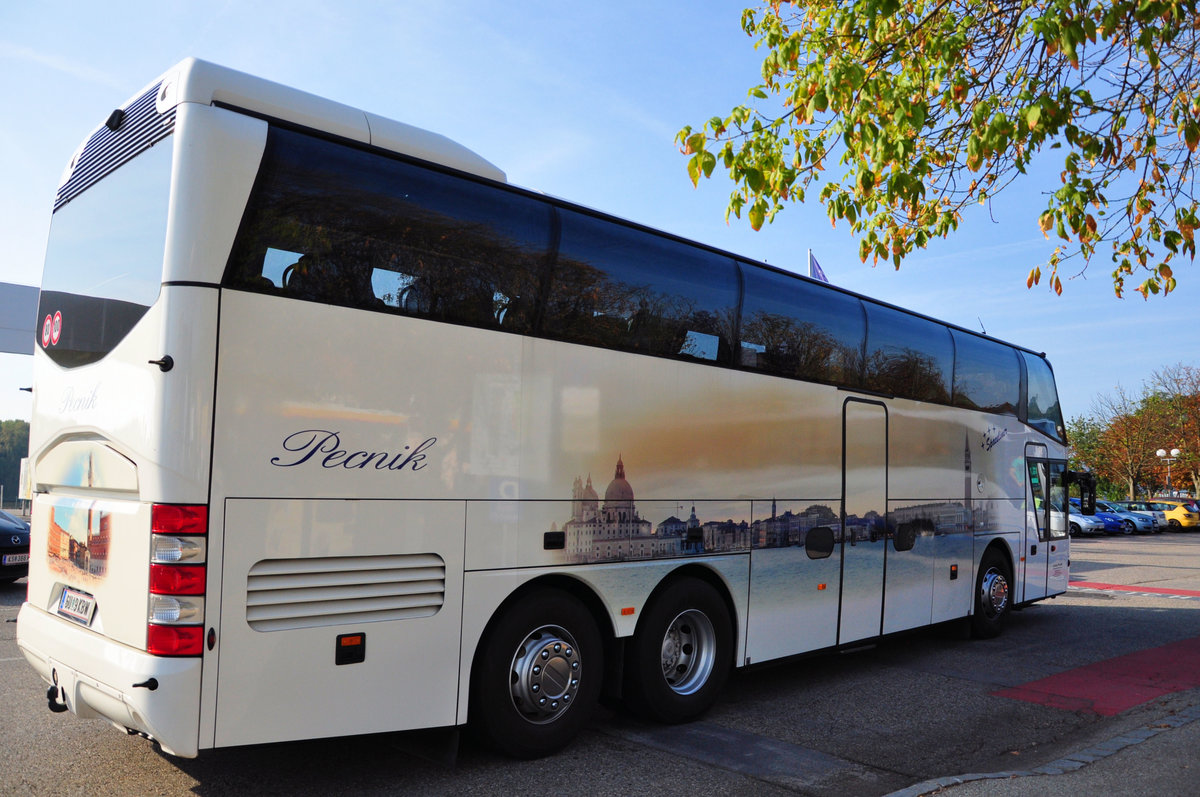 Neoplan Spaceliner von Ludwig Pecnik Reisen aus sterreich in Krems.