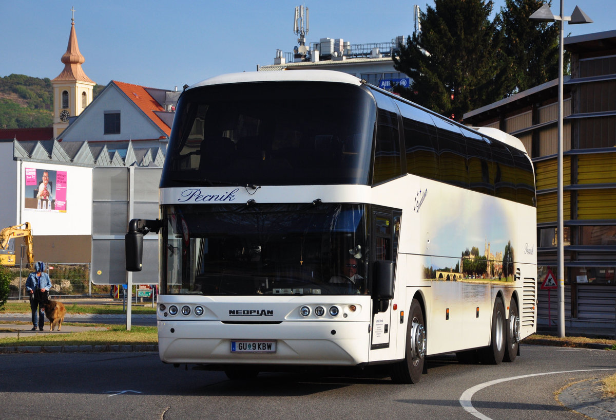 Neoplan Spaceliner von Ludwig Pecnik Reisen aus sterreich in Krems.