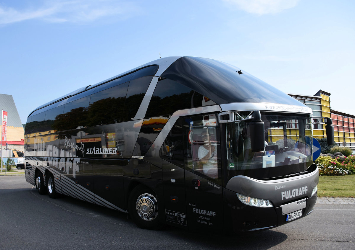 Neoplan STARLINER von der FULGRAFF Touristik aus der BRD in Krems.