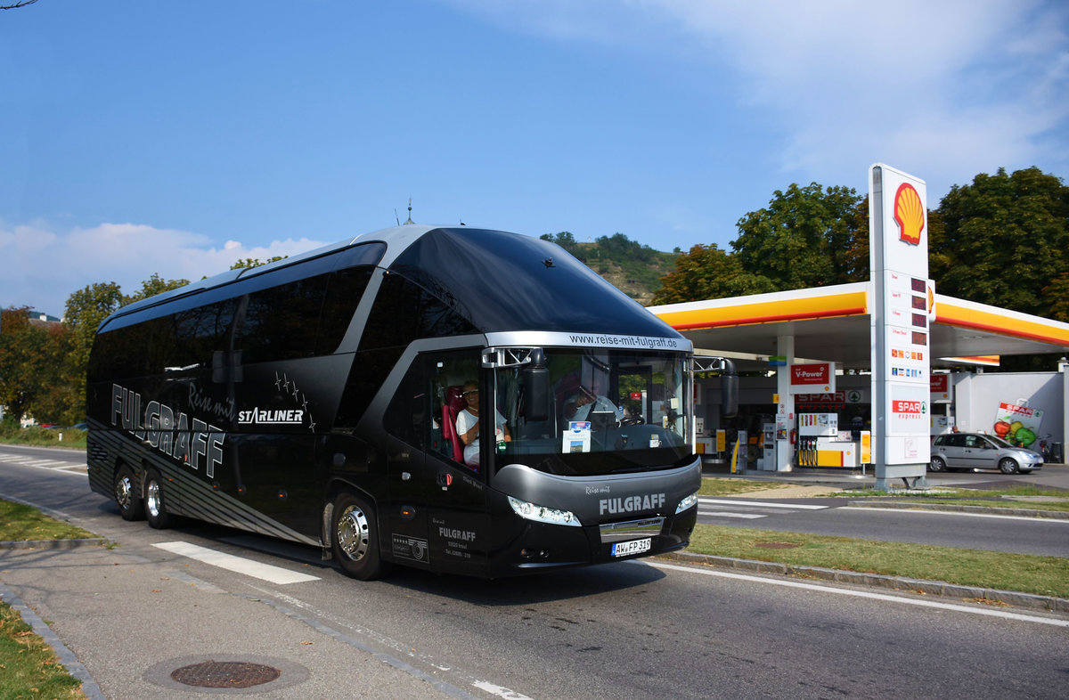 Neoplan STARLINER von der FULGRAFF Touristik aus der BRD in Krems.