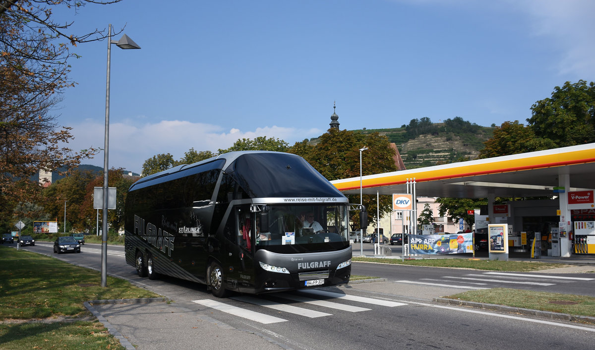 Neoplan STARLINER von der FULGRAFF Touristik aus der BRD in Krems.