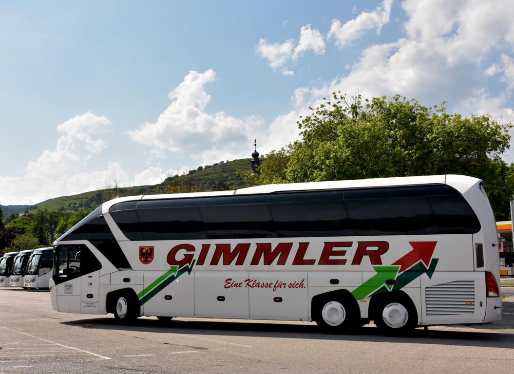 Neoplan Starliner von Gimmler RFeisen aus der BRD 2018 in Krems.