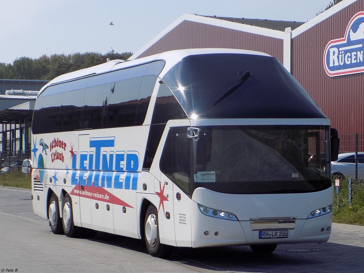 Neoplan Starliner von Leitner aus Deutschland im Stadthafen Sassnitz. 