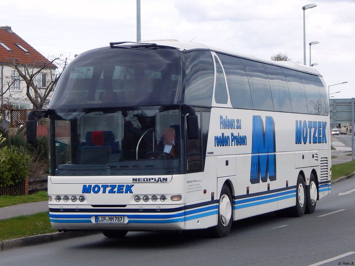 Neoplan Starliner von Motzek aus Deutschland in Sassnitz.