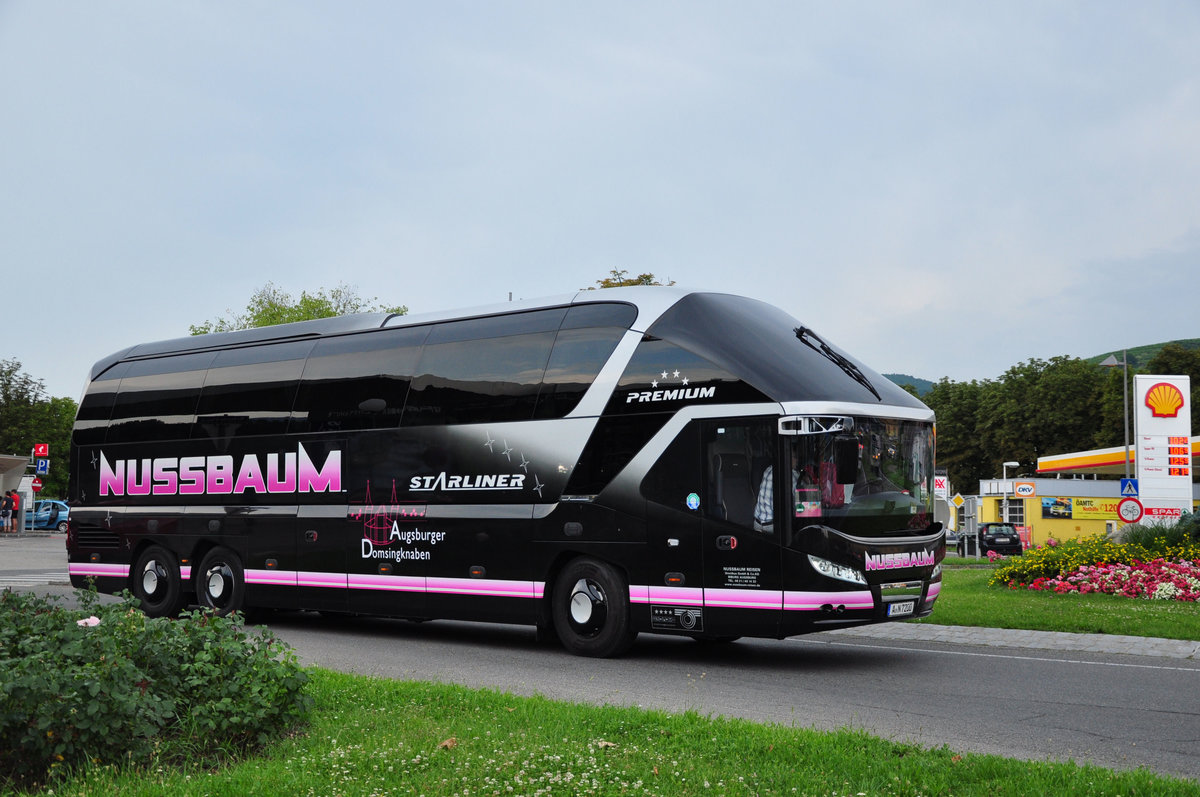 Neoplan Starliner von Nussbaum Reisen aus der BRD in Krems gesehen.