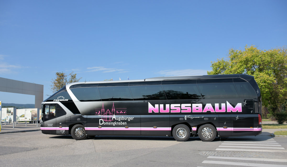 Neoplan Starliner von NUSSBAUM Reisen aus der BRD in Krems.