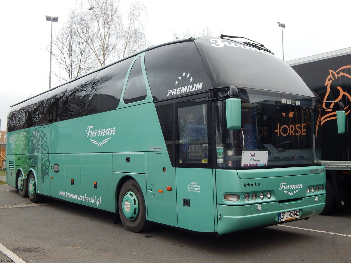 Neoplan Starliner von Przewozy Autokarowe Piotr Zacharski 'Furman' aus Polen in Neubrandenburg.