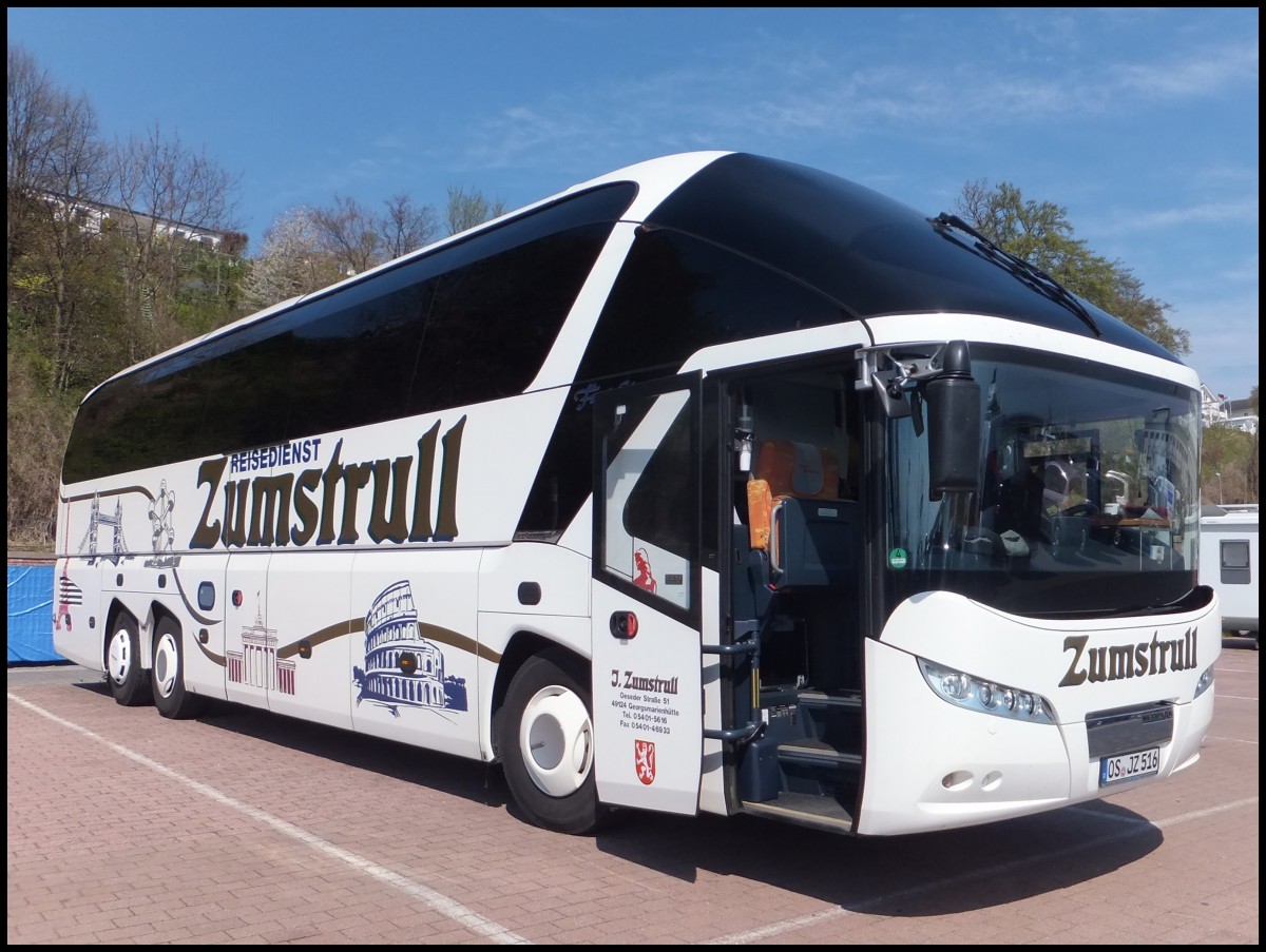 Neoplan Starliner vom Reisedienst Zumstrull aus Deutschland im Stadthafen Sassnitz.