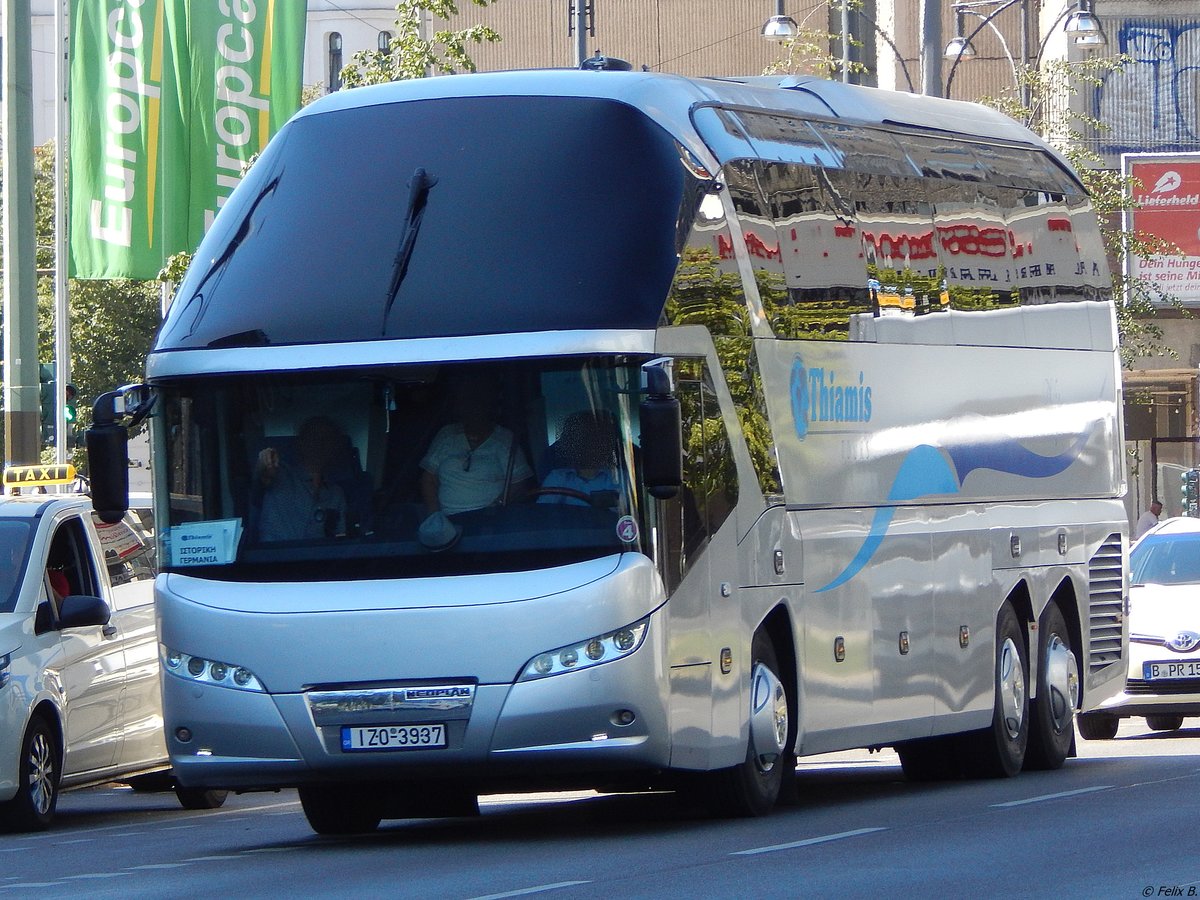 Neoplan Starliner von Thiamis Tours S.A. aus Griechenland.