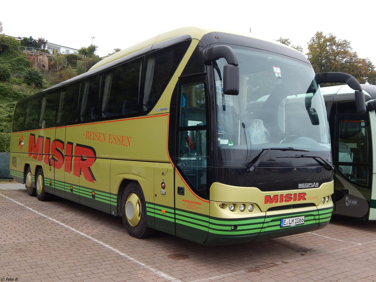 Neoplan Tourliner von Misir aus Deutschland im Stadthafen Sassnitz.