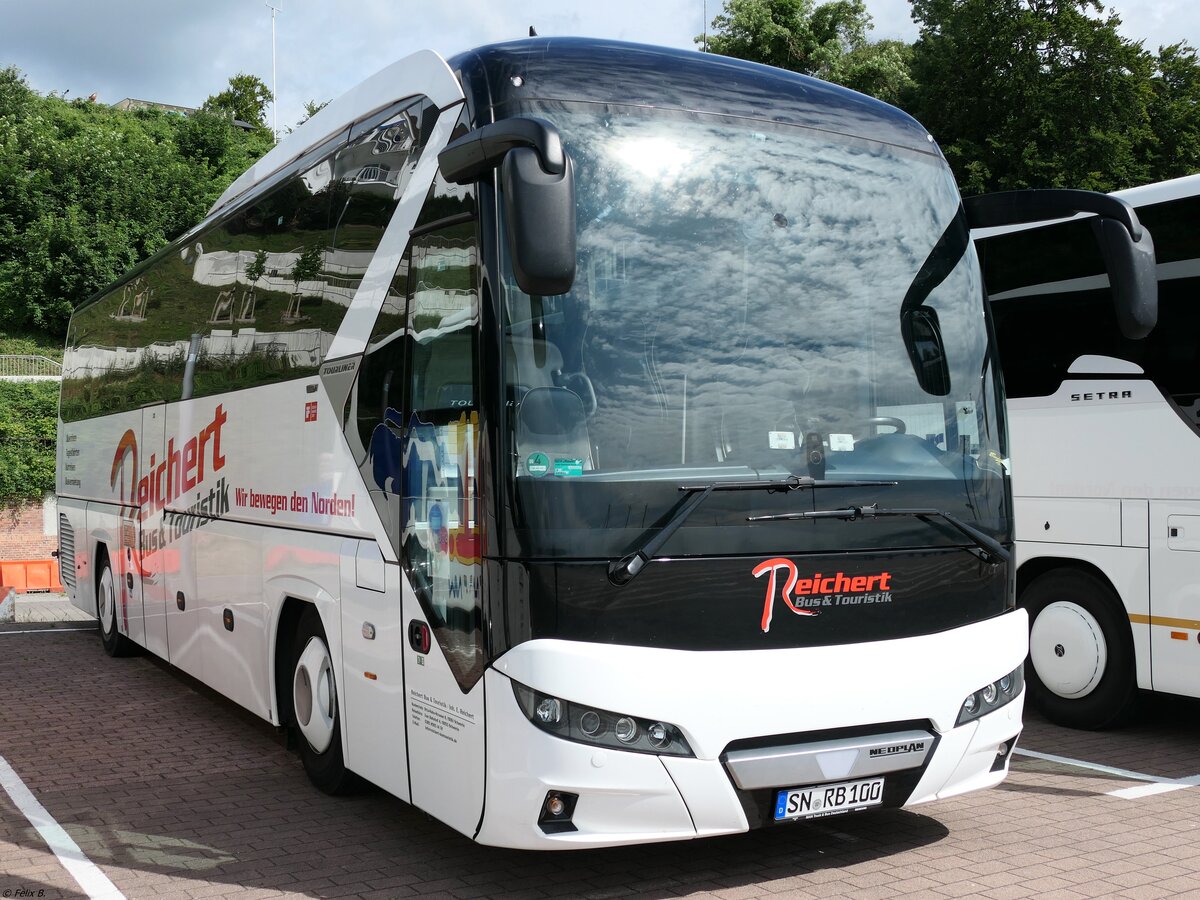 Neoplan Tourliner von Reichert Bus & Touristik aus Deutschland im Stadthafen Sassnitz.