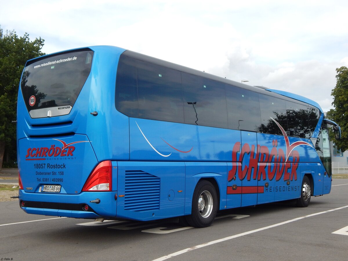 Neoplan Tourliner von Schröder aus Deutschland in Neubrandenburg.