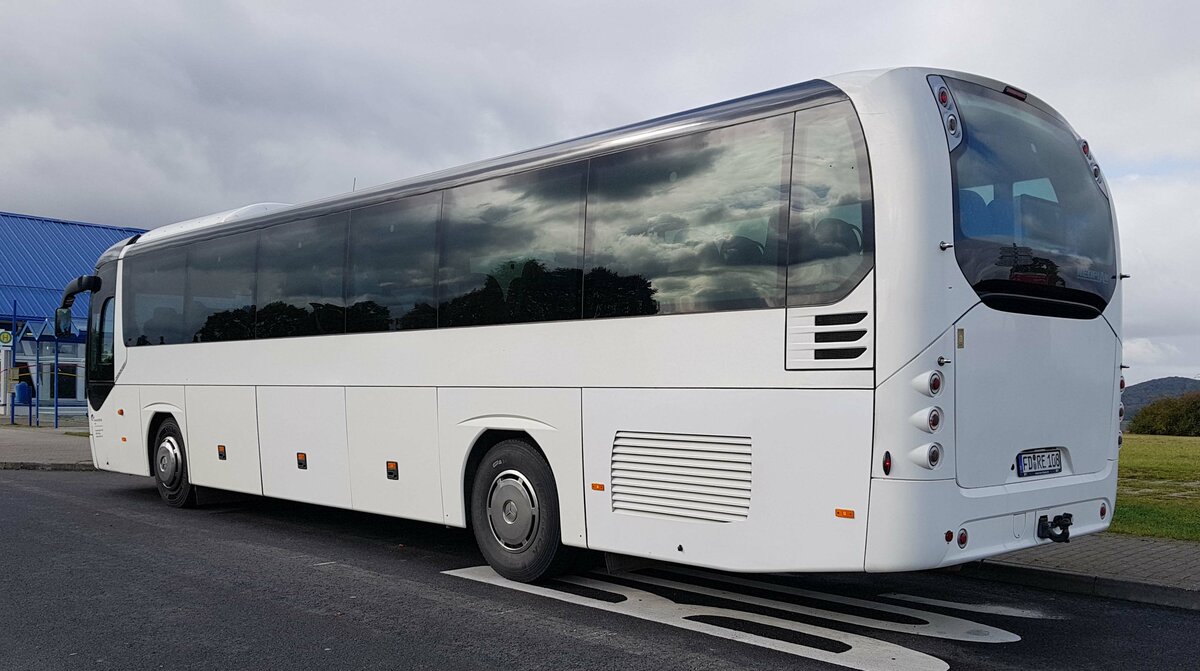 Neoplan Trendliner von RhoenEnergie steht an der Gedenkstätte Point Alpha, 10-2021