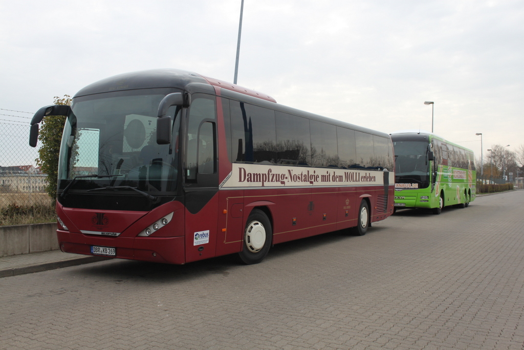 Neoplan Trendliner stand mit Werbung fir Die Mecklenburgische Bderbahn  Molli abgestellt in Hhe Rostock Hauptbahnhof/Sd.03.04.2016