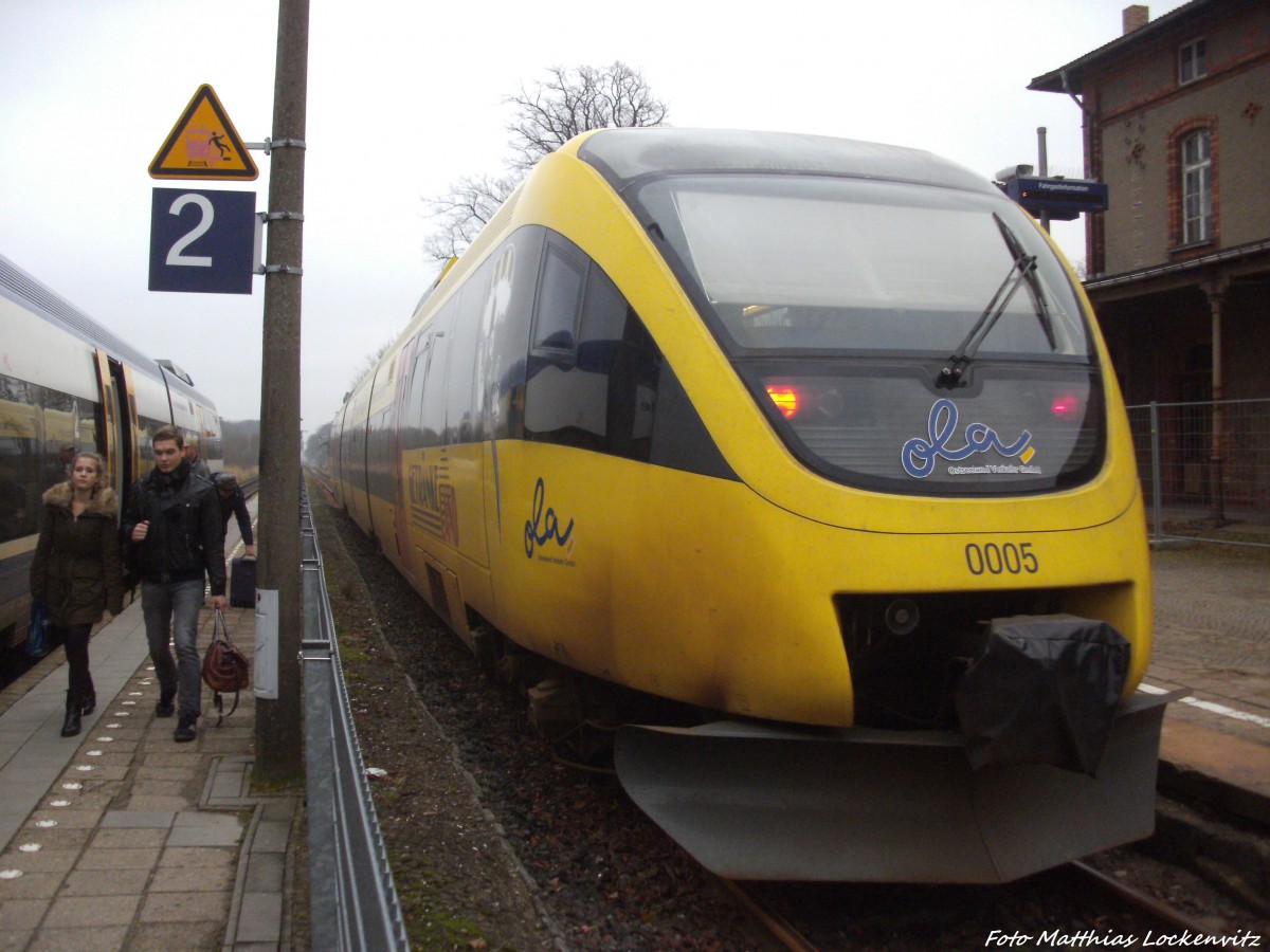 OLA VT 0005 mit Ziel Ueckermnde Stadthafen im Bahnhof Reuterstadt Stavenhagen am 14.12.13