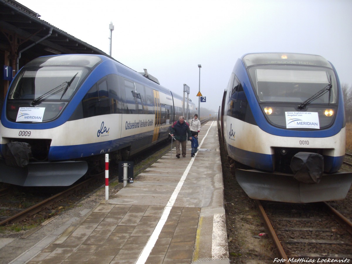 OLA VT 0009 mit Ziel Btzow & OLA VT 0010 mit Ziel Ueckermnde Stadthafen im Bahnhof Strasburg (Uckerm) am 14.12.13