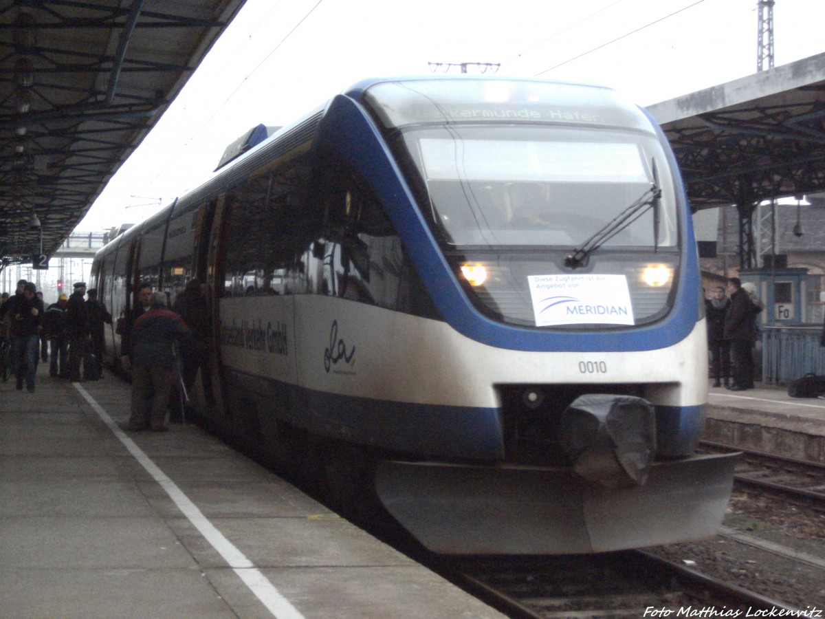 OLA VT 0010 mit Ziel Ueckermnde Stadthafen im Bahnhof Neubrandenburg am 14.12.13