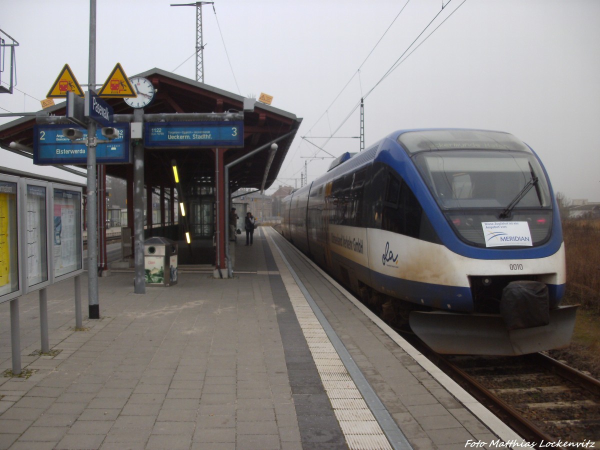 OLA VT 0010 mit Ziel Ueckermnde Stadthafen im Bahnhof Pasewalk am 14.12.13